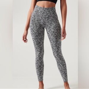 Athleta Salutation Stash Pocket II‎ 7/8 Tight Legging Jacquard Moonflower Black